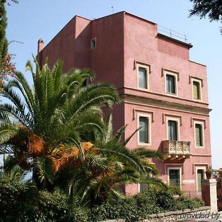 Hotel "La Pensione Svizzera" Таормина Экстерьер фото