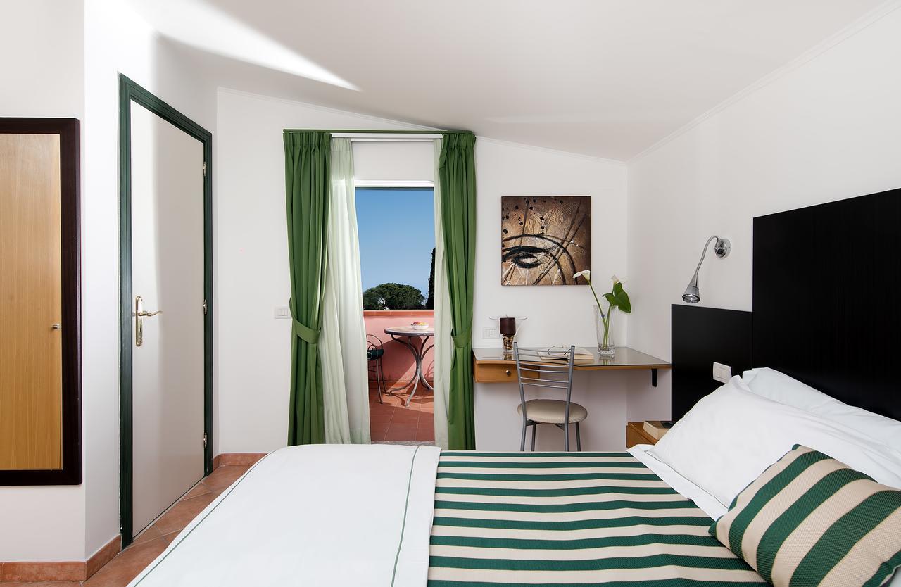 Hotel "La Pensione Svizzera" Таормина Экстерьер фото